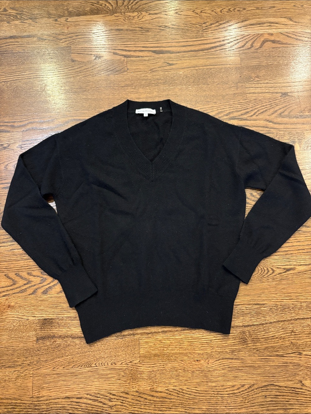 White & Warren 100% cashmere Black V-Neck Sweater, s